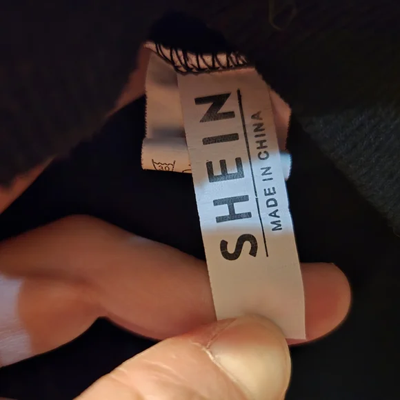 SHEIN Black and White Heart Graphic Sweatshirt - Picture 6 of 12